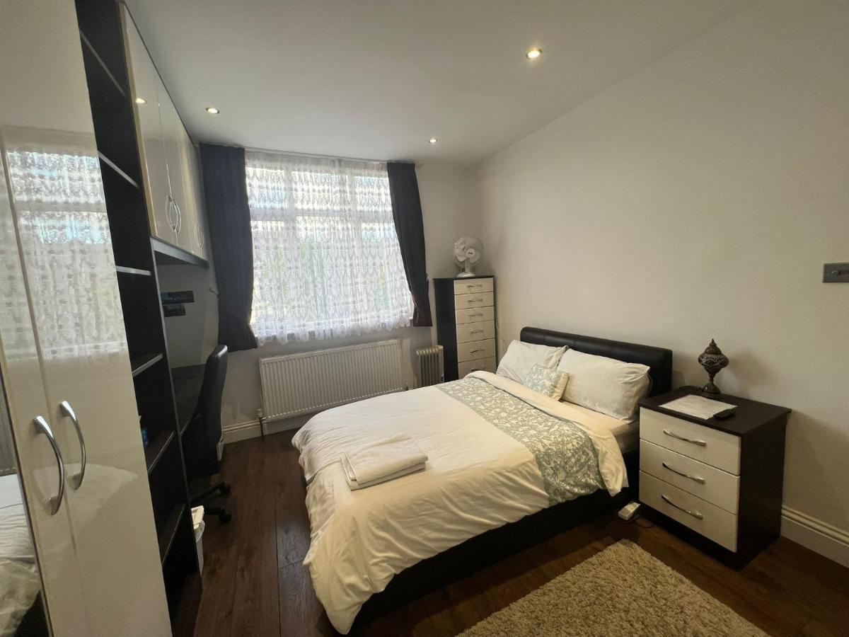 לונדון Deluxe Homestay Near Tottenham Hotspur Stadium מראה חיצוני תמונה